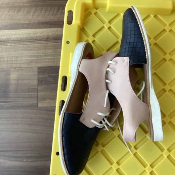 NWOT Rollie navy and blush leather cut out side sling backs size 37 - Picture 2 of 5